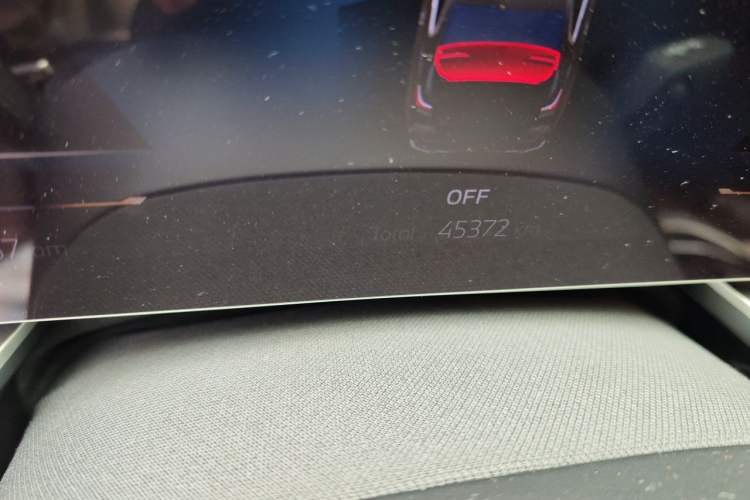 Used BMW i7 2023 eDrive50L Leading M Sport Package Odometer Close Up