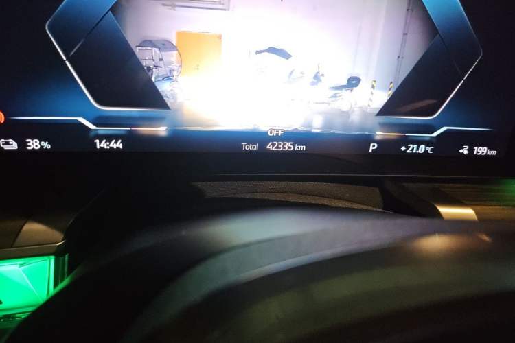 Used BMW i7 2023 eDrive50L Leading M Sport Package Odometer Close Up