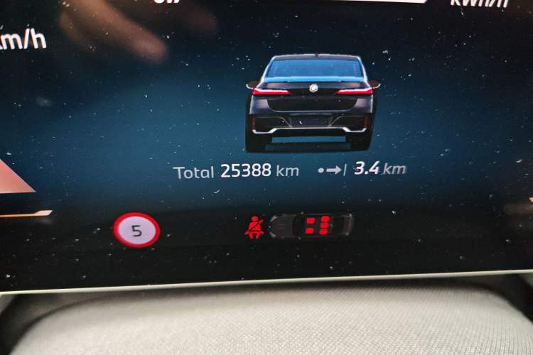 Used BMW i7 2023 eDrive50L Prestige M Sport Package Odometer Close Up