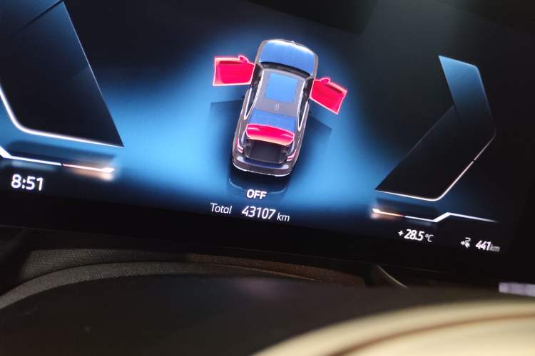 Used BMW i7 2023 xDrive60L Luxury Package Odometer Close Up