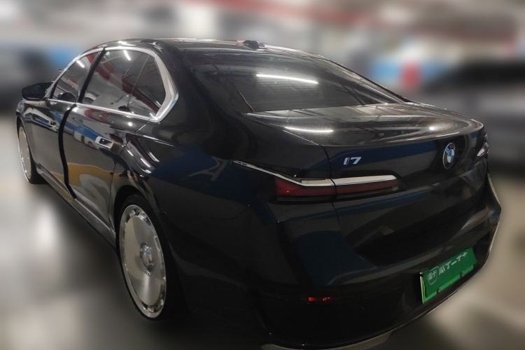Used BMW i7 2023 xDrive60L Luxury Package Rear Left 45 Deg