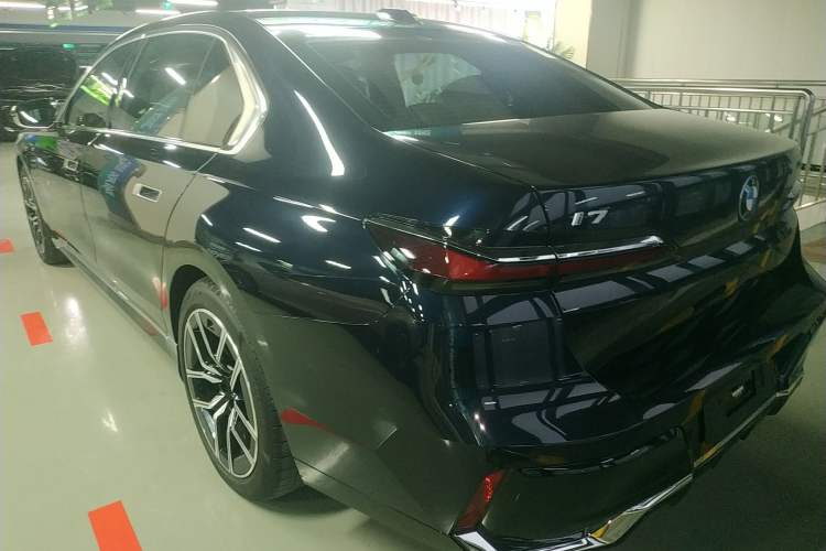 Used BMW i7 2023 eDrive50L Leading M Sport Package Rear Left 45 Deg