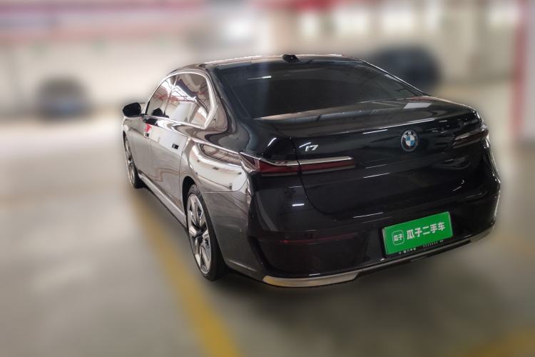 Used BMW i7 2023 xDrive60L Luxury Package Rear Left 45 Deg