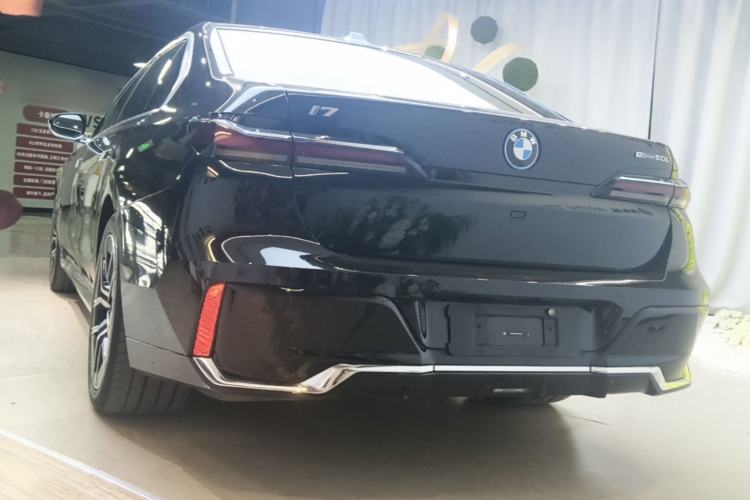 Used BMW i7 2023 eDrive50L Leading M Sport Package Rear Left 45 Deg