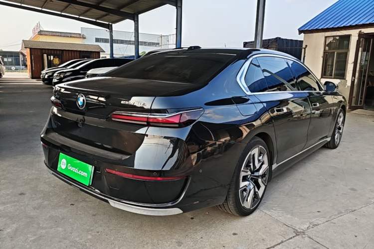 Used BMW i7 2023 eDrive50L Prestige Luxury Package Rear Right 45 Deg