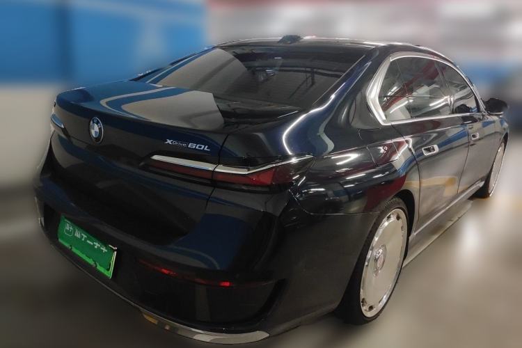 Used BMW i7 2023 xDrive60L Luxury Package Rear Right 45 Deg