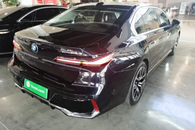 Used BMW i7 2023 eDrive50L Leading M Sport Package Rear Right 45 Deg