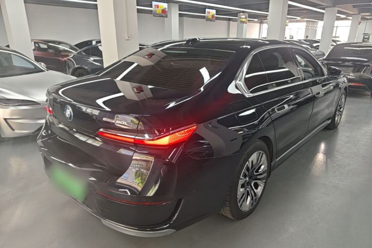 Used BMW i7 2023 eDrive50L Premium Luxury Package Rear Right 45 Deg