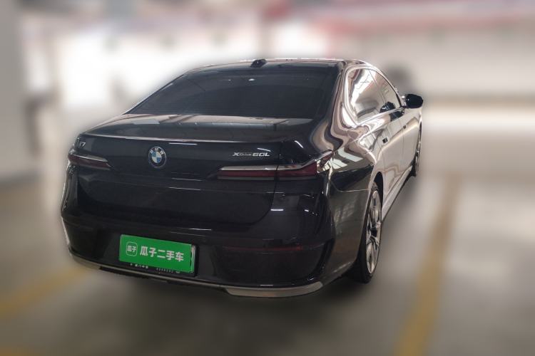 Used BMW i7 2023 xDrive60L Luxury Package Rear Right 45 Deg