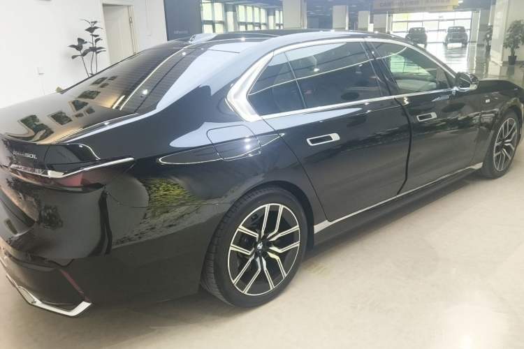 Used BMW i7 2023 eDrive50L Leading M Sport Package Rear Right 45 Deg
