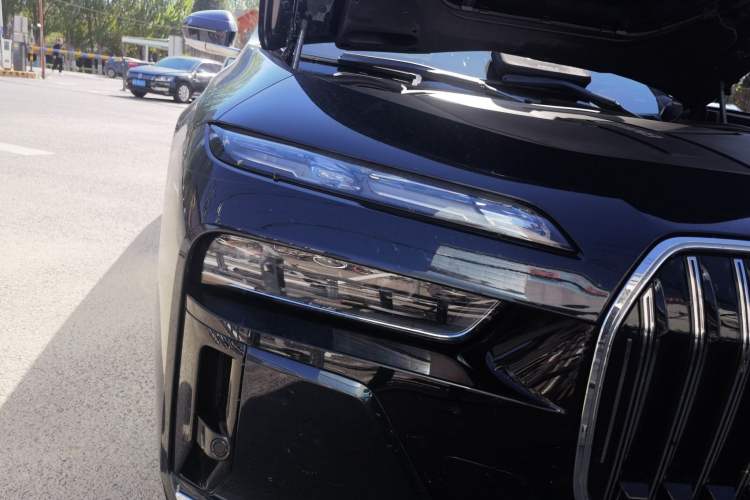 Used BMW i7 2023 eDrive50L Prestige M Sport Package Right Front Headlight