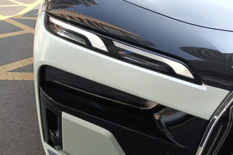 Used BMW i7 2023 eDrive50L Leading M Sport Package Right Front Headlight