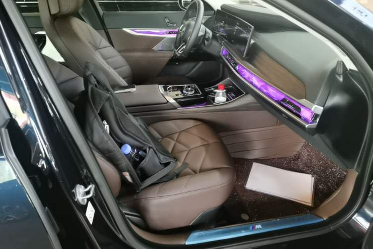 Used BMW i7 2023 eDrive50L Leading M Sport Package Right Front Seat