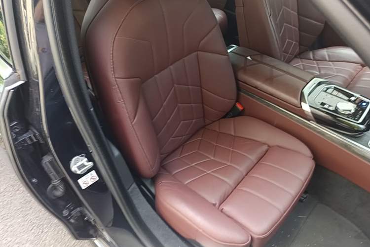 Used BMW i7 2023 eDrive50L Prestige M Sport Package Right Front Seat