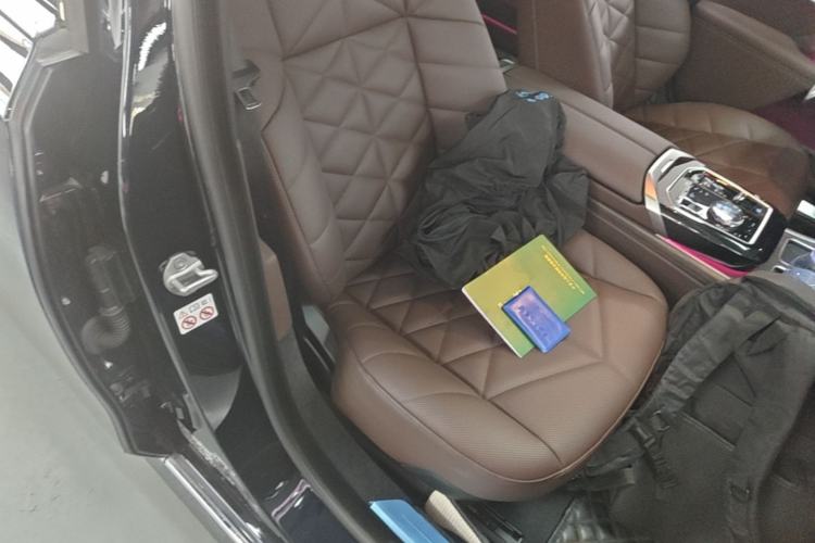Used BMW i7 2023 eDrive50L Premium Luxury Package Right Front Seat