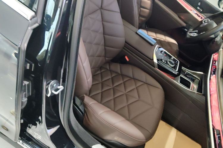 Used BMW i7 2023 eDrive50L Leading M Sport Package Right Front Seat