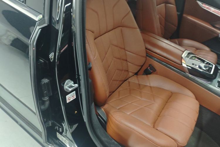 Used BMW i7 2023 eDrive50L Prestige M Sport Package Right Front Seat