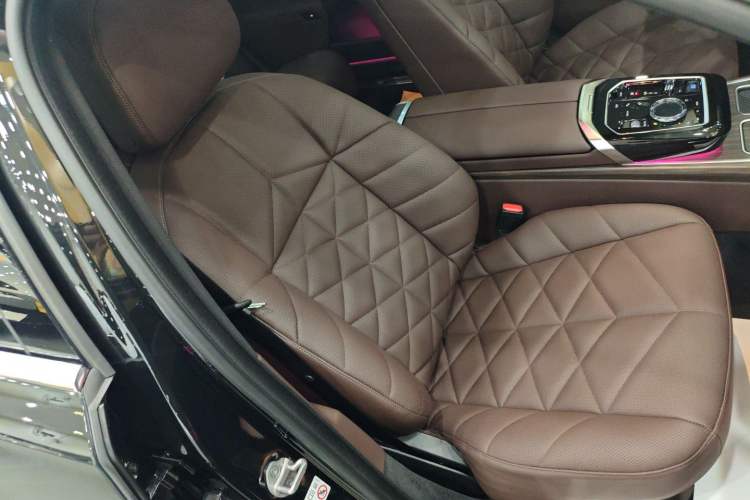 Used BMW i7 2023 eDrive50L Leading M Sport Package Right Front Seat