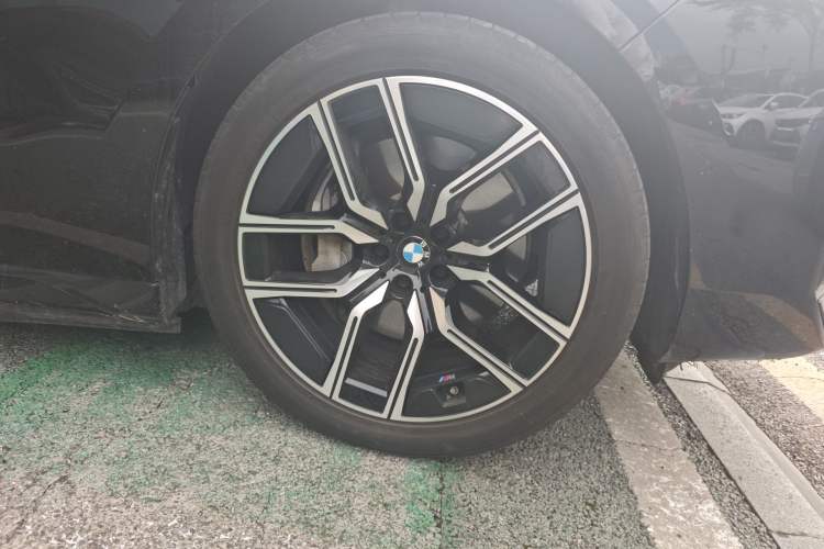 Used BMW i7 2023 eDrive50L Leading M Sport Package Right Front Wheel Hub