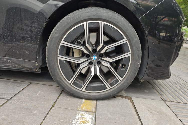 Used BMW i7 2023 eDrive50L Leading M Sport Package Right Front Wheel Hub
