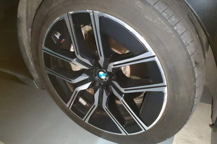 Used BMW i7 2023 eDrive50L Leading M Sport Package Right Front Wheel Hub