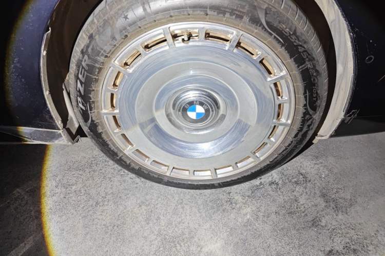 Used BMW i7 2023 eDrive50L Leading M Sport Package Right Front Wheel Hub