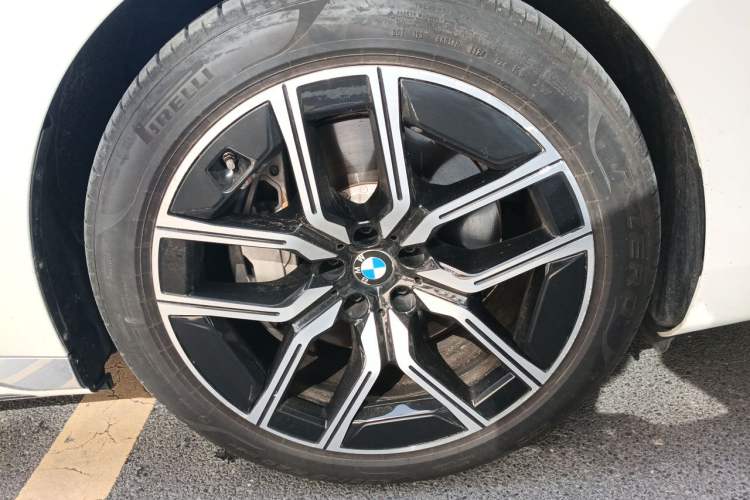 Used BMW i7 2023 eDrive50L Leading M Sport Package Right Front Wheel Hub
