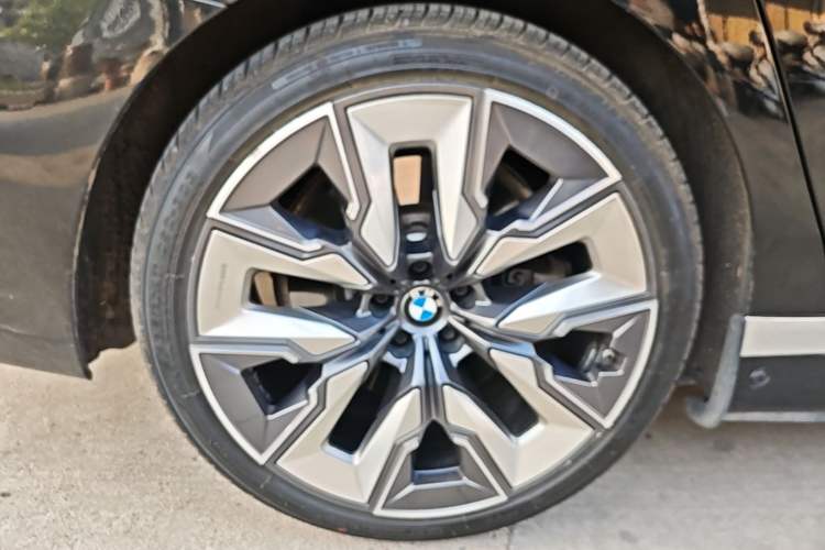Used BMW i7 2023 eDrive50L Prestige Luxury Package Right Rear Wheel Hub