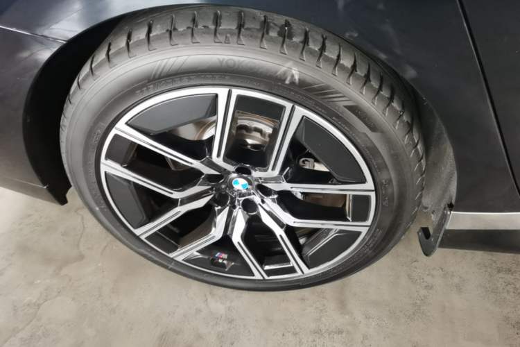 Used BMW i7 2023 eDrive50L Leading M Sport Package Right Rear Wheel Hub