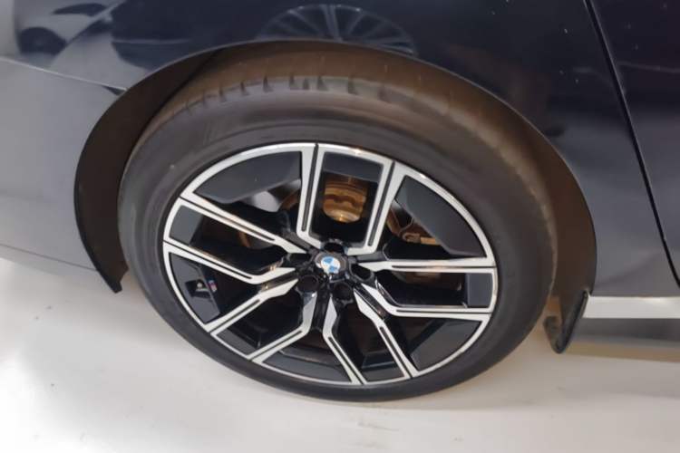 Used BMW i7 2023 eDrive50L Leading M Sport Package Right Rear Wheel Hub