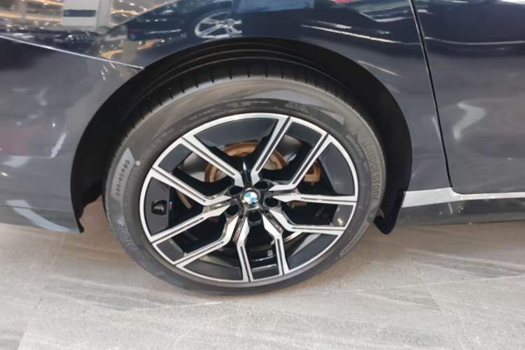 Used BMW i7 2023 eDrive50L Leading M Sport Package Right Rear Wheel Hub