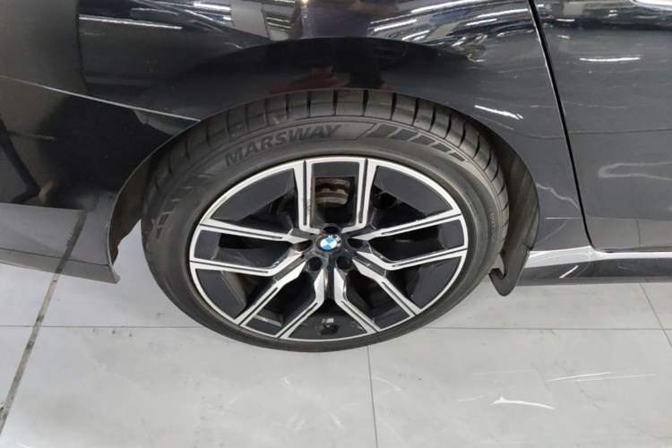 Used BMW i7 2023 eDrive50L Leading M Sport Package Right Rear Wheel Hub