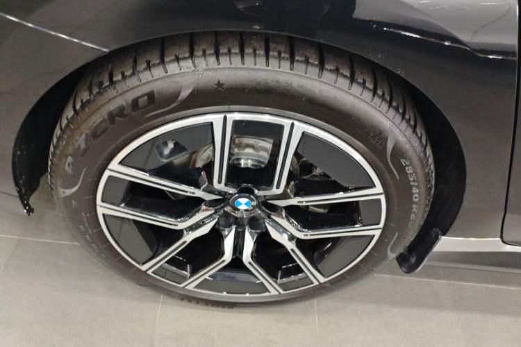Used BMW i7 2023 eDrive50L Leading M Sport Package Right Rear Wheel Hub
