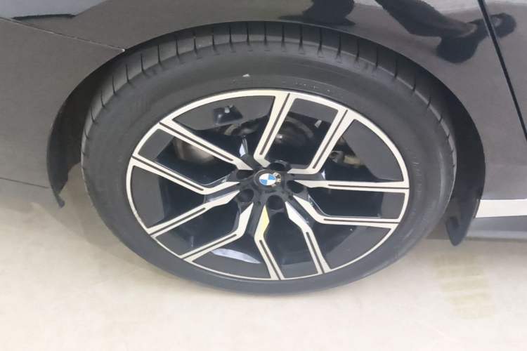 Used BMW i7 2023 eDrive50L Leading M Sport Package Right Rear Wheel Hub