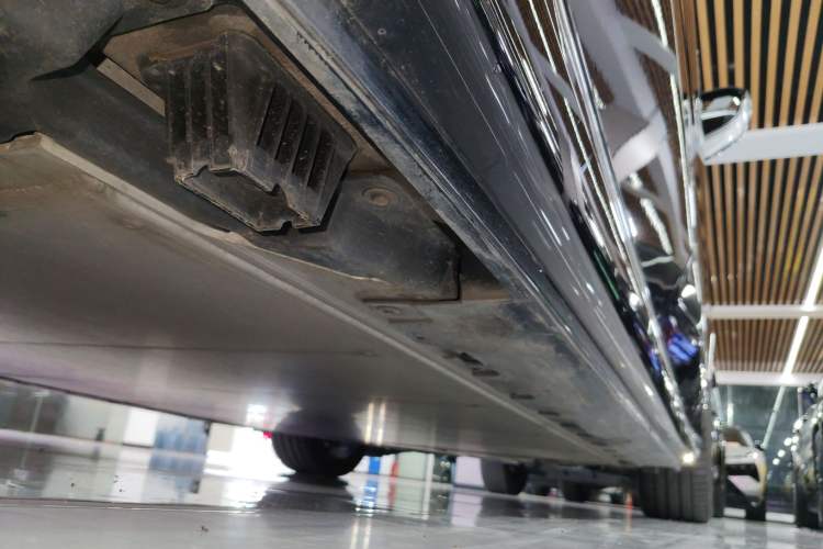 Used BMW i7 2023 eDrive50L Prestige M Sport Package Right Side Sill