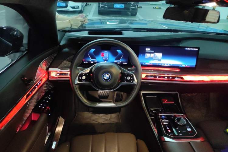 Used BMW i7 2023 xDrive60L Luxury Package Steering Wheel