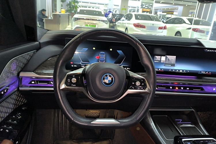 Used BMW i7 2023 xDrive60L Luxury Package Steering Wheel
