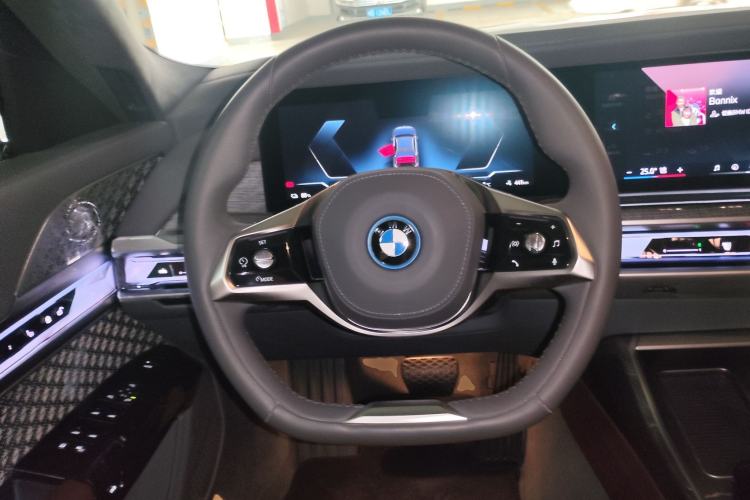 Used BMW i7 2023 xDrive60L Luxury Package Steering Wheel