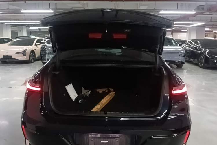 Used BMW i7 2023 eDrive50L Prestige M Sport Package Trunk