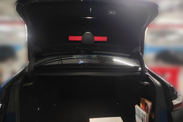 Used BMW i7 2023 xDrive60L Luxury Package Trunk