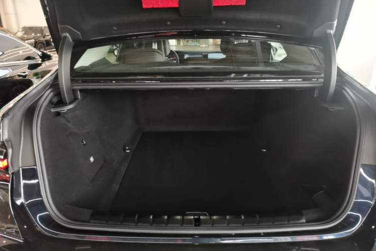 Used BMW i7 2023 eDrive50L Leading M Sport Package Trunk