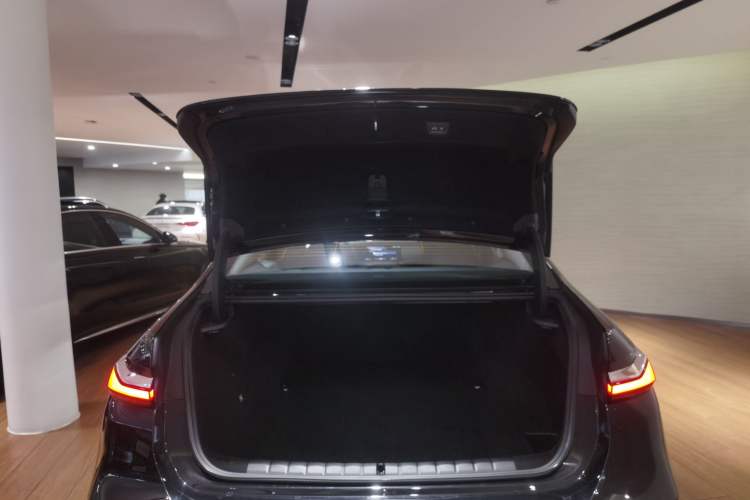 Used BMW i7 2023 eDrive50L Leading M Sport Package Trunk