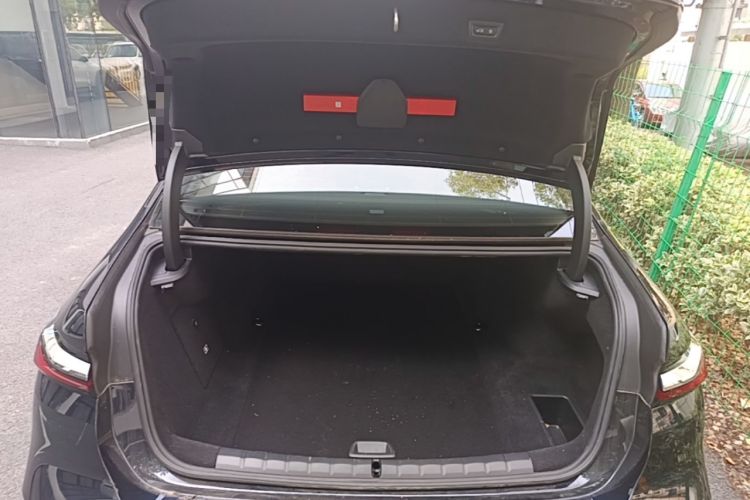 Used BMW i7 2023 eDrive50L Prestige M Sport Package Trunk
