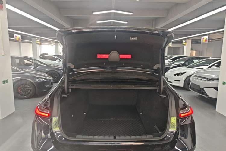Used BMW i7 2023 eDrive50L Premium Luxury Package Trunk