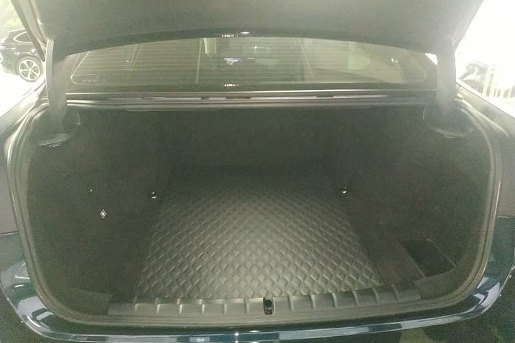 Used BMW i7 2023 eDrive50L Leading M Sport Package Trunk