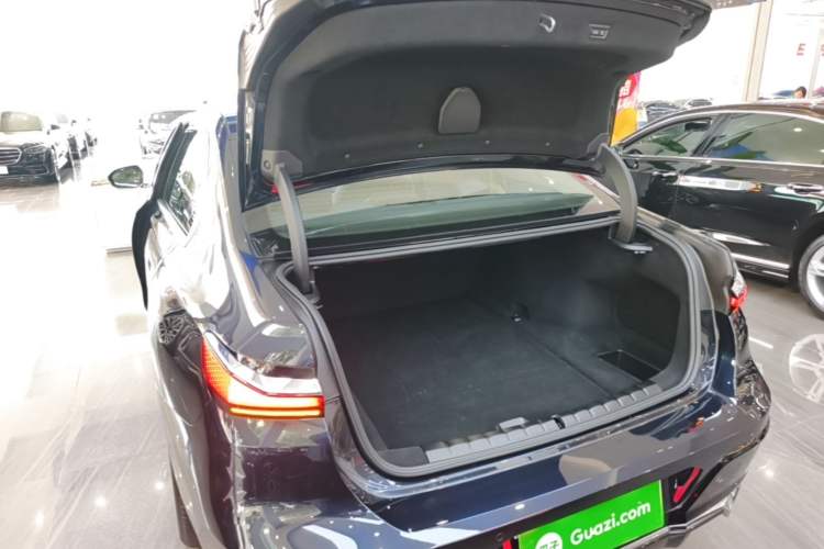 Used BMW i7 2023 eDrive50L Leading M Sport Package Trunk