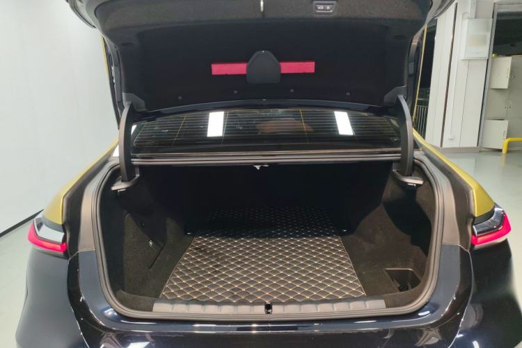 Used BMW i7 2023 eDrive50L Leading M Sport Package Trunk
