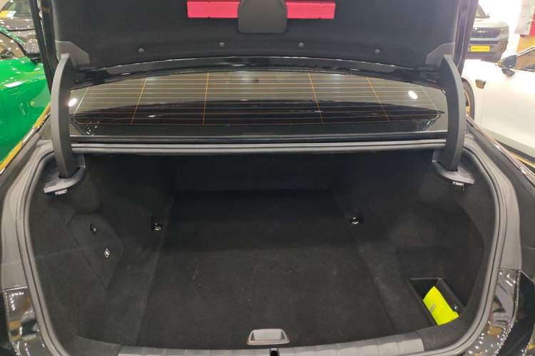 Used BMW i7 2023 eDrive50L Leading M Sport Package Trunk