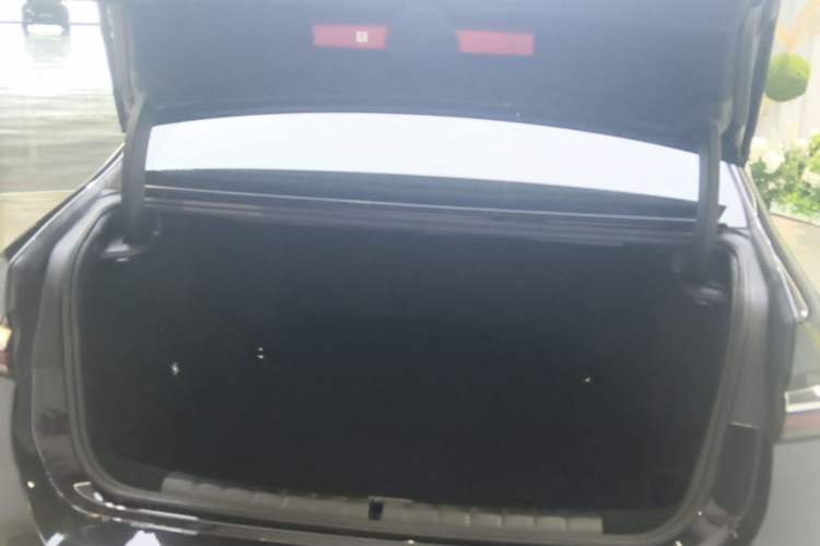 Used BMW i7 2023 eDrive50L Leading M Sport Package Trunk