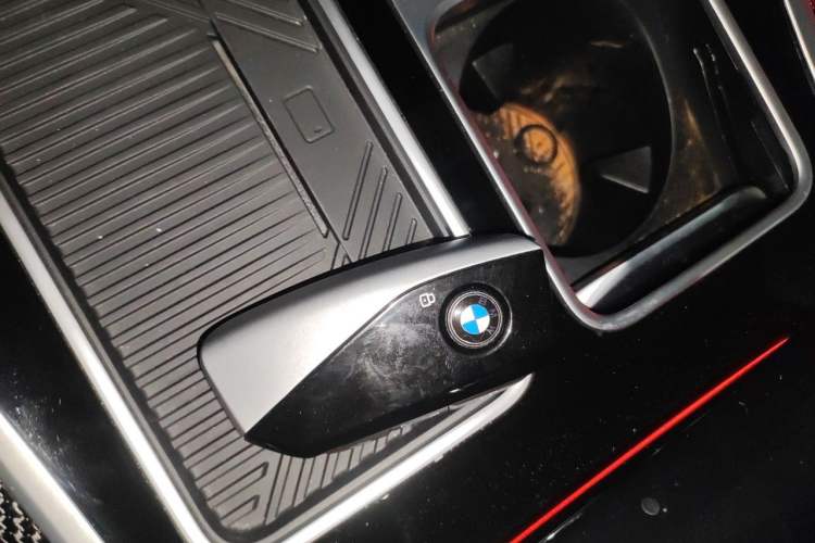 Used BMW i7 2023 xDrive60L Luxury Package Vehicle Key